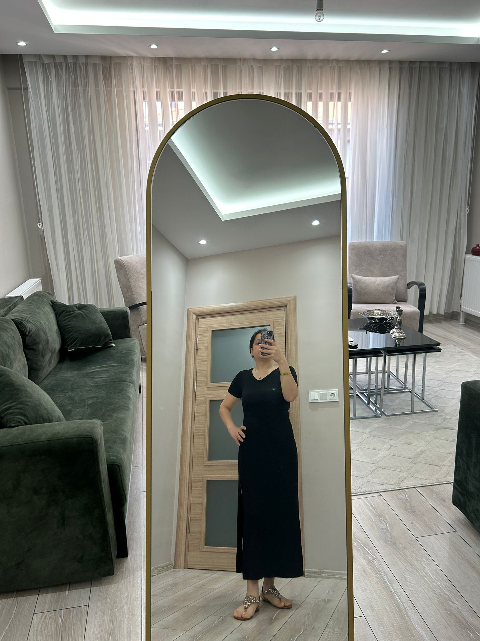 Önden Yırtmaçlı V Yaka E lbise